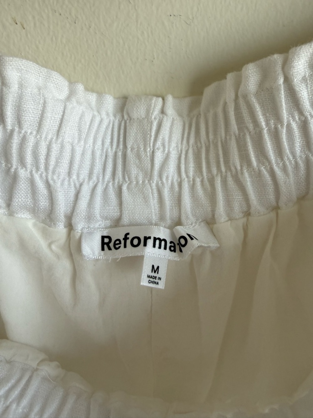 Reformation 100% linen Smocked Waist Shorts - Picture 4 of 5
